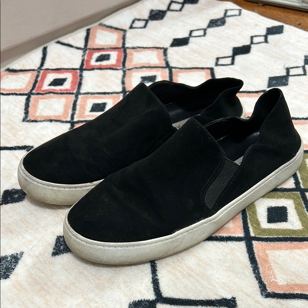 Steve Madden Black Loafers Slip-Ons with Textured Upper and Rubber Sole